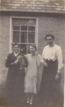 Click for a larger image of Say sisters, and Grace Horler ?
