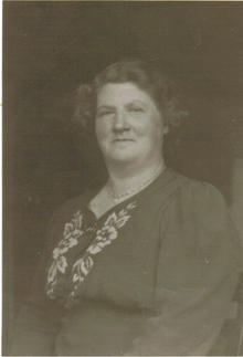 Click for a larger image of Ethel Sophia Hiscock (nee Kelly)