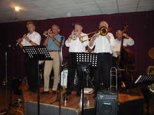 Click for a larger image of THE APEX JAZZMEN